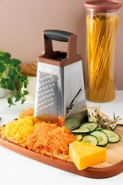 BergHOFF Leo 4-sided Box Grater 10", Pink 7 BergHOFF Leo 4-sided Box Grater 10", Pink -BergHOFF Shop 3950200 LS 4d3a2824 e79d 4ae7 aa42 de9fdfa10ee3