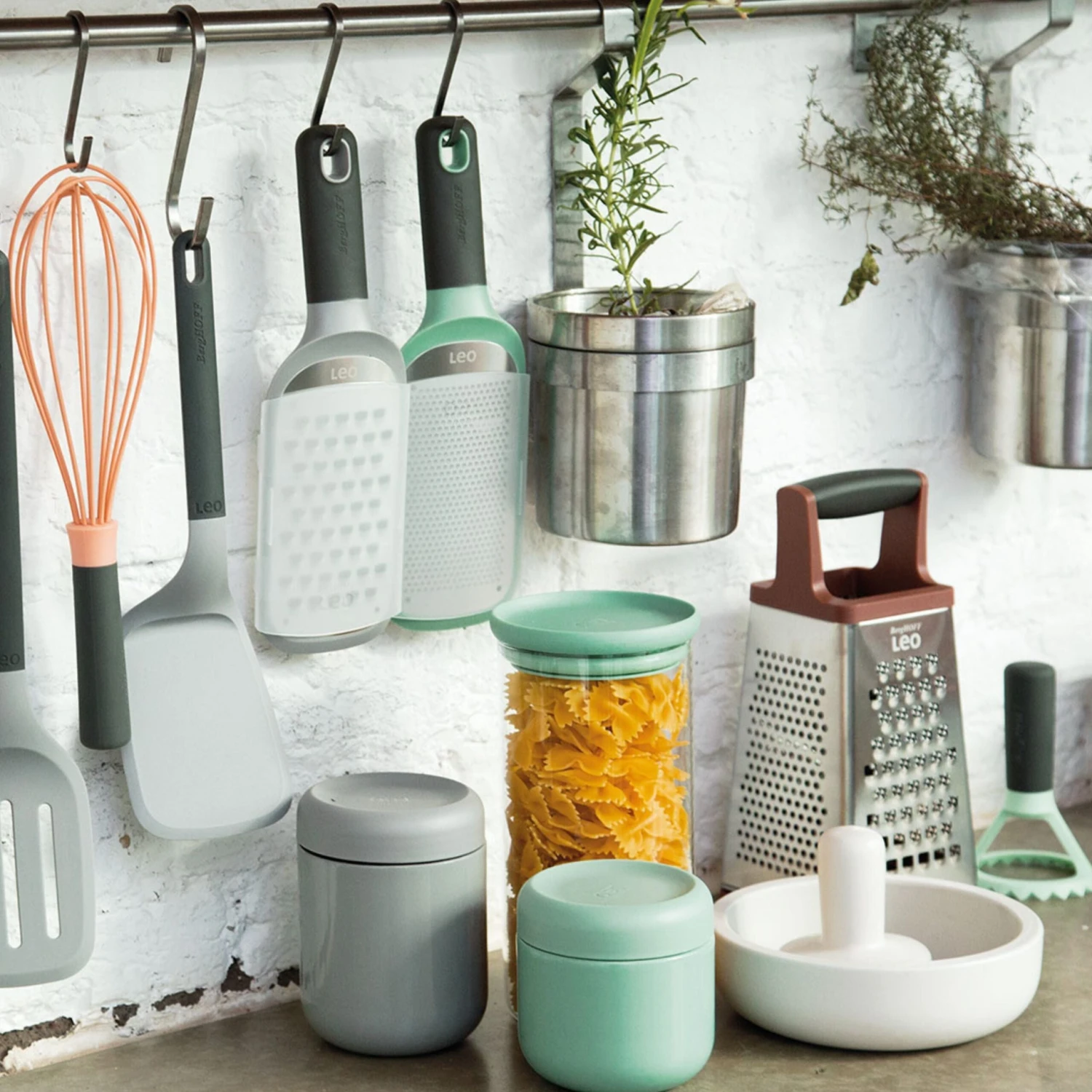 BergHOFF Leo Ultra-coarse Paddle Grater 10.75" 8 BergHOFF Leo Ultra-coarse Paddle Grater 10.75" - Image 6