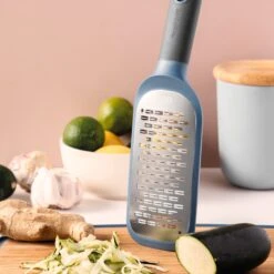 BergHOFF Leo Double-sided Ribbon Paddle Grater 10.75" -BergHOFF Shop 3950204 2