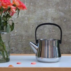 BergHOFF Ron 1.1-Quart Teapot With Strainer -BergHOFF Shop 763483 2 521d0388 c6b8 4ab4 a57f 9fec495fb98e