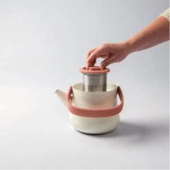 BergHOFF Ron 1.1-Quart Stainless Steel Teapot With Strainer -BergHOFF Shop 763484 2 29c9eca2 e79e 4d5d ac52 b0ad66a0cf0a