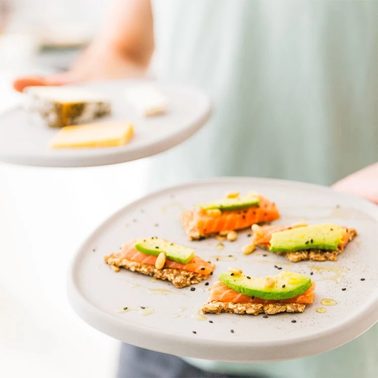 BergHOFF Leo 3.2-Quart 9.5" Bamboo Covered Bowl 5 BergHOFF Leo 3.2-Quart 9.5" Bamboo Covered Bowl - Image 3