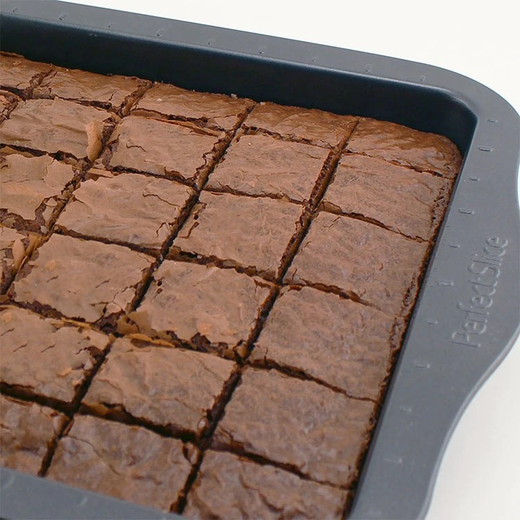 BergHOFF Perfect Slice Two-Piece 14" Cookie Sheet With Slicing Tool 4 BergHOFF Perfect Slice Two-Piece 14" Cookie Sheet With Slicing Tool - Image 2