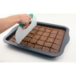 BergHOFF Perfect Slice Two-Piece 14" Cookie Sheet With Slicing Tool 7 BergHOFF Perfect Slice Two-Piece 14" Cookie Sheet With Slicing Tool -BergHOFF Shop 764423 2