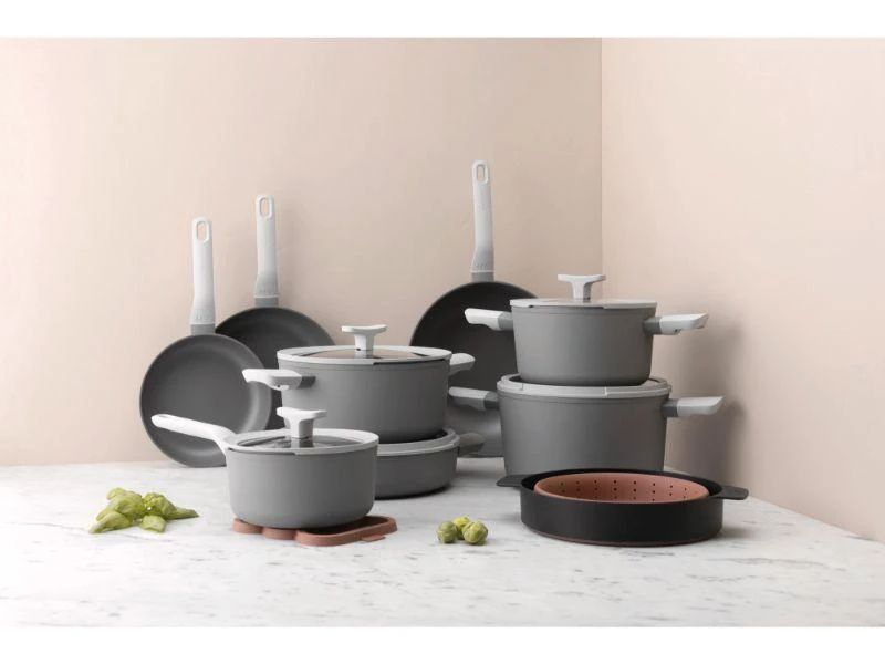 BergHOFF Leo 11" Covered Stockpot, 6.5 Qt, Grey 5 BergHOFF Leo 11" Covered Stockpot, 6.5 Qt, Grey - Image 3