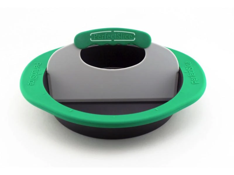 BergHOFF Perfect Slice 9" Round Cake Pan With Silicone Sleeve & Slicing Tool 3 BergHOFF Perfect Slice 9" Round Cake Pan With Silicone Sleeve & Slicing Tool