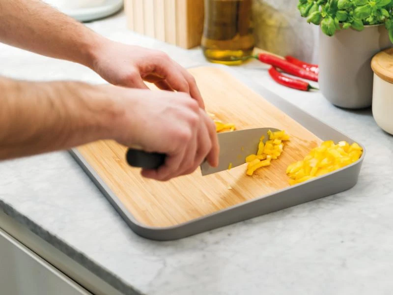 BergHOFF Leo 16.25" Bamboo Cutting Board Anti-Slip, Gray 4 BergHOFF Leo 16.25" Bamboo Cutting Board Anti-Slip, Gray - Image 2