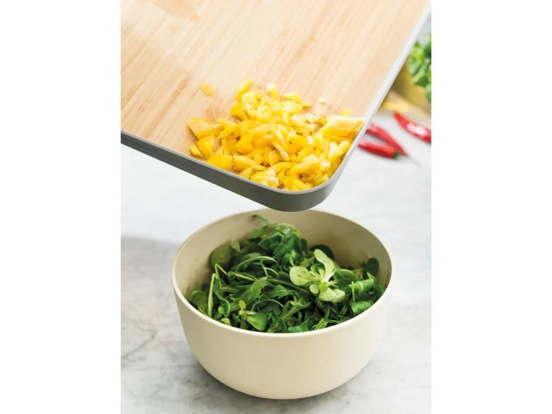 BergHOFF Leo 16.25" Bamboo Cutting Board Anti-Slip, Gray 5 BergHOFF Leo 16.25" Bamboo Cutting Board Anti-Slip, Gray - Image 3